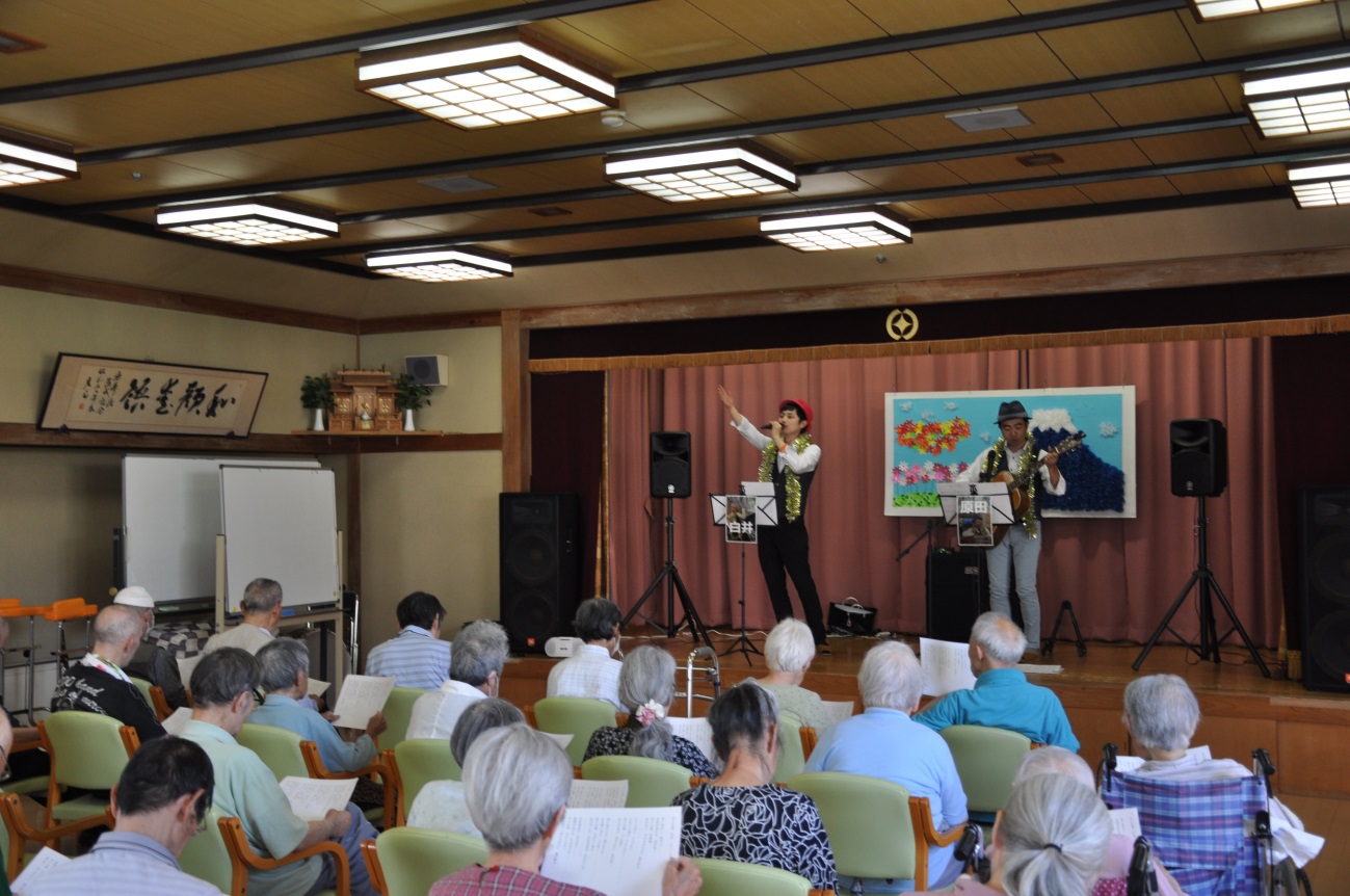 ギターに乗せて歌う会 In磐田市老人ホーム楽寿荘 キングラン東海株式会社 医療福祉向けカーテン販売 リース クリーニング